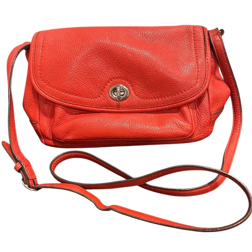 Vintage Coach Vibrant Red Leather Crossbody Bag - Picture 2 of 12